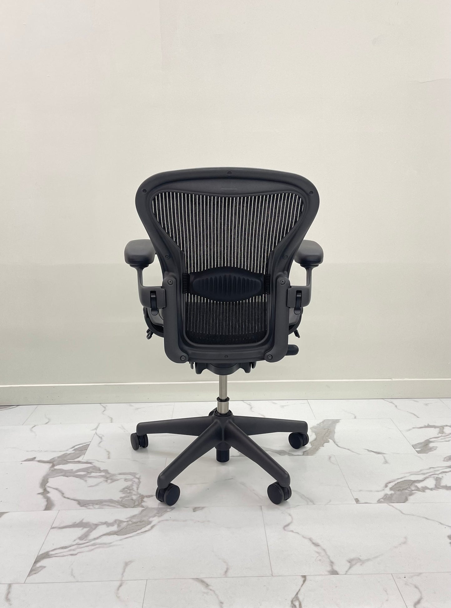 Like New Herman Miller Classic Aeron Chair Size A Fully Loaded