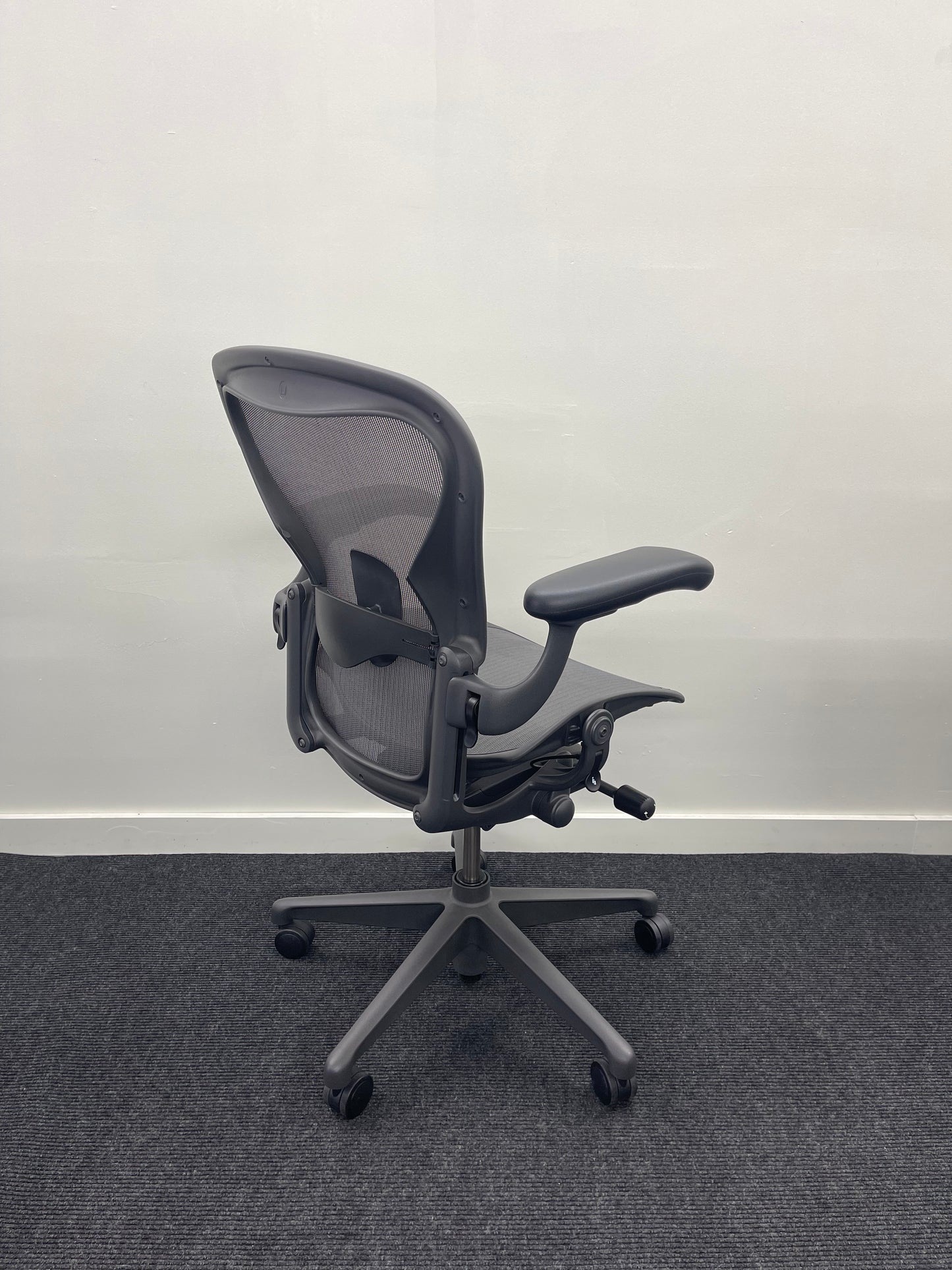 Like New Herman Miller Remastered Aeron Chair Size B With Lumbar Support