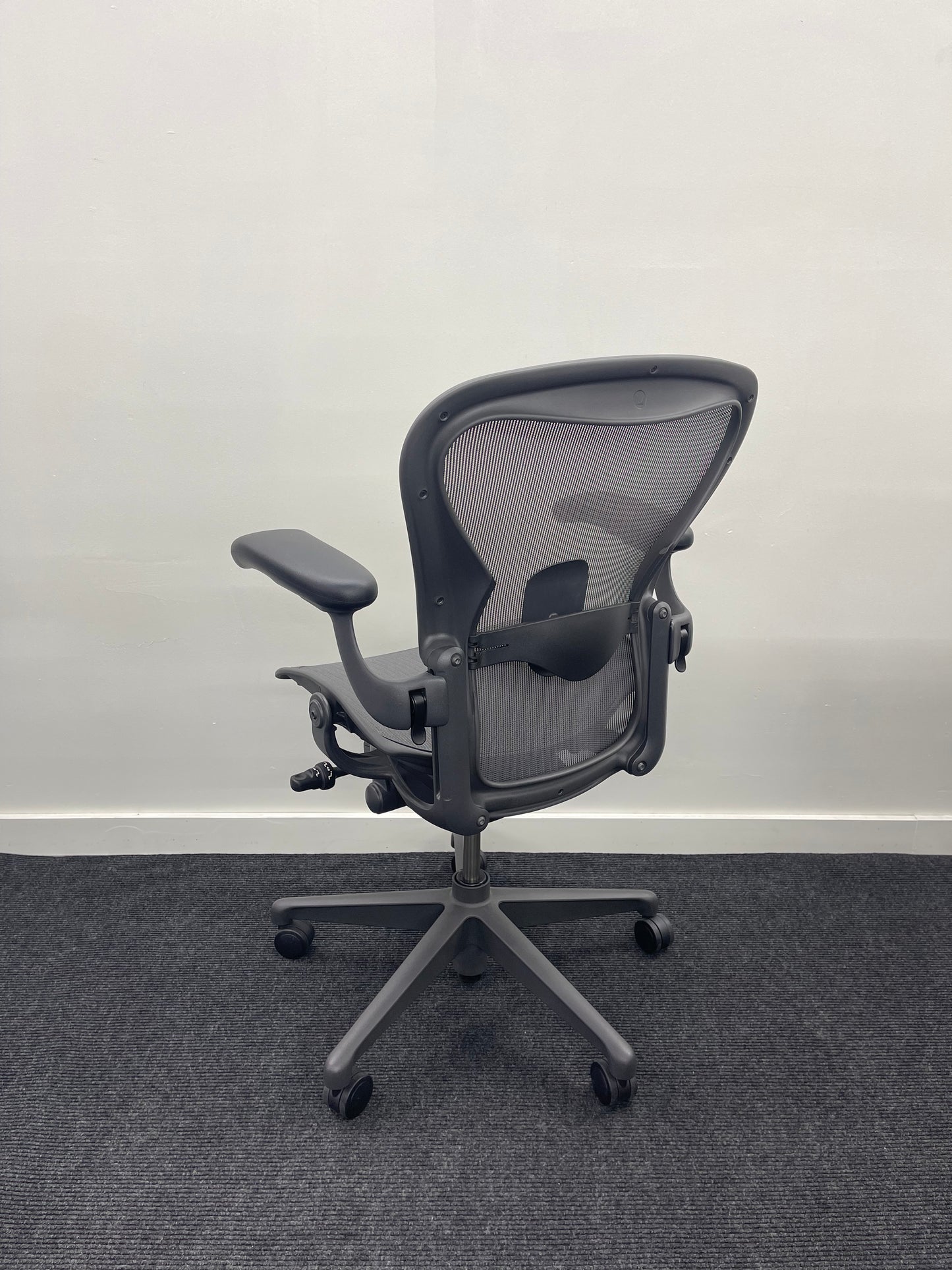 Like New Herman Miller Remastered Aeron Chair Size B With Lumbar Support