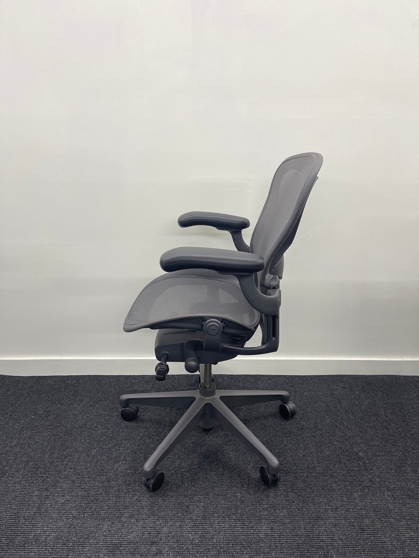 Like New Herman Miller Remastered Aeron Chair Size B With Lumbar Support