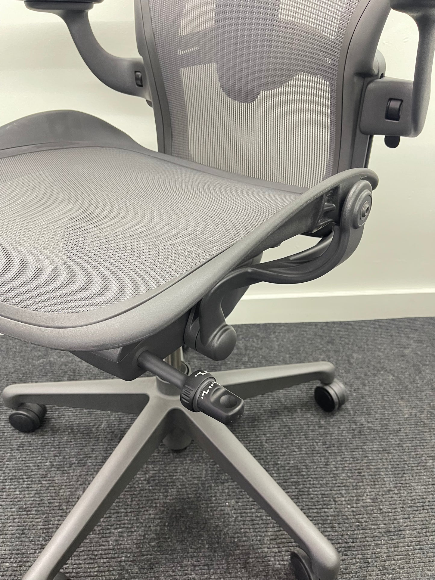 Like New Herman Miller Remastered Aeron Chair Size B With Lumbar Support