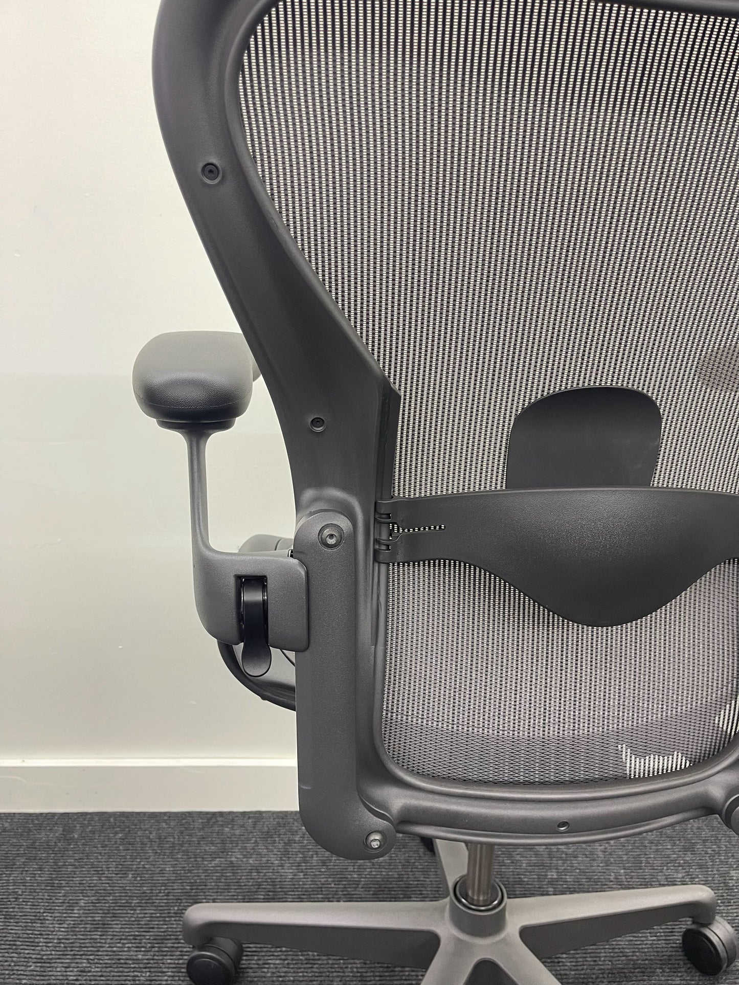 Like New Herman Miller Remastered Aeron Chair Size B With Lumbar Support