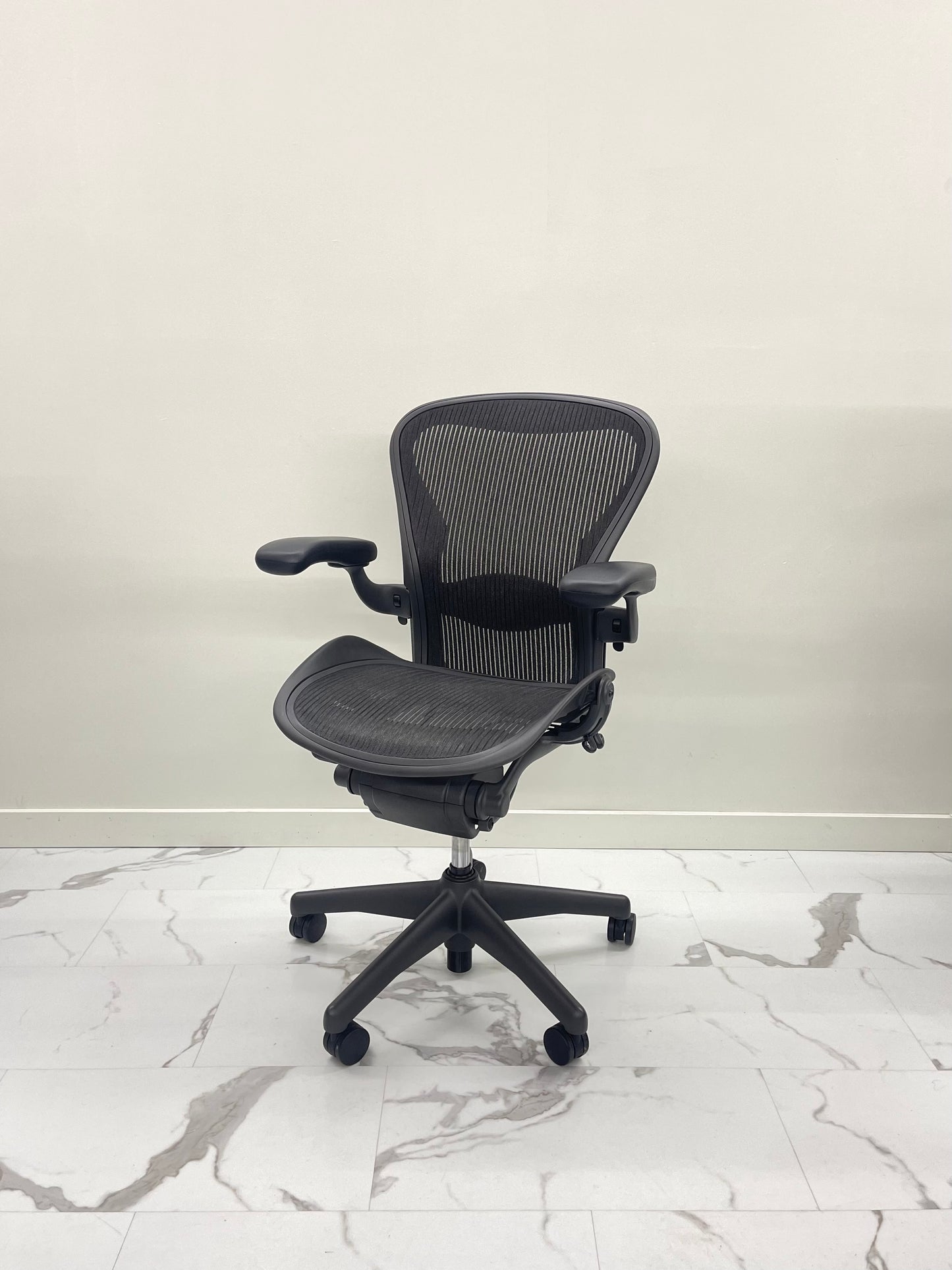 Like New Herman Miller Classic Aeron Chair Size B Fully Loaded