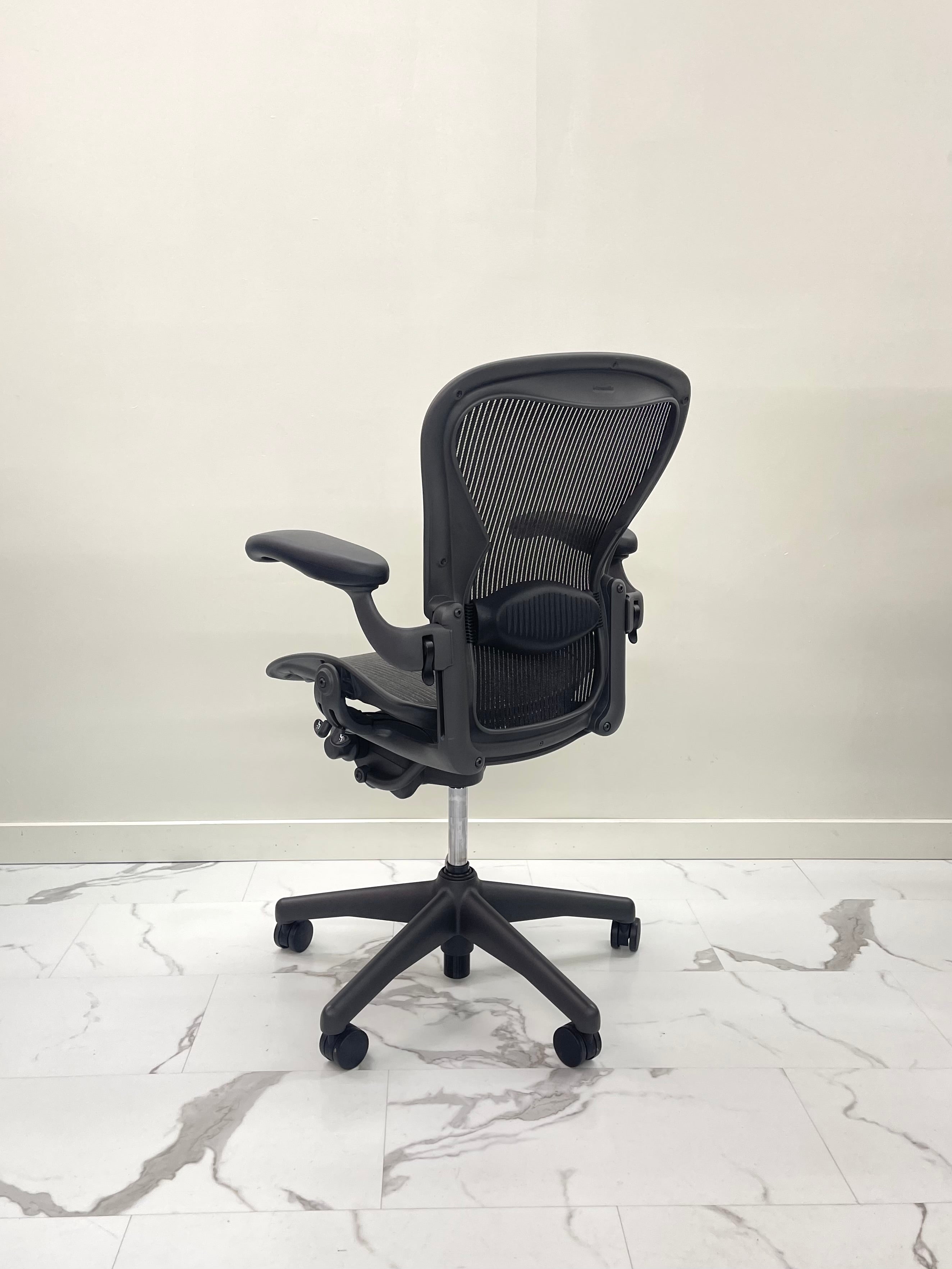 Aeron chair discount size b dimensions