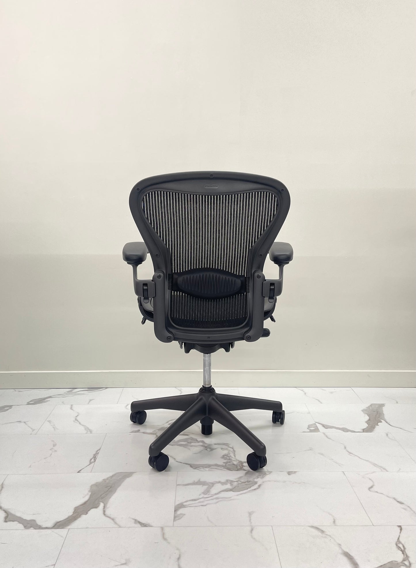 Like New Herman Miller Classic Aeron Chair Size B Fully Loaded