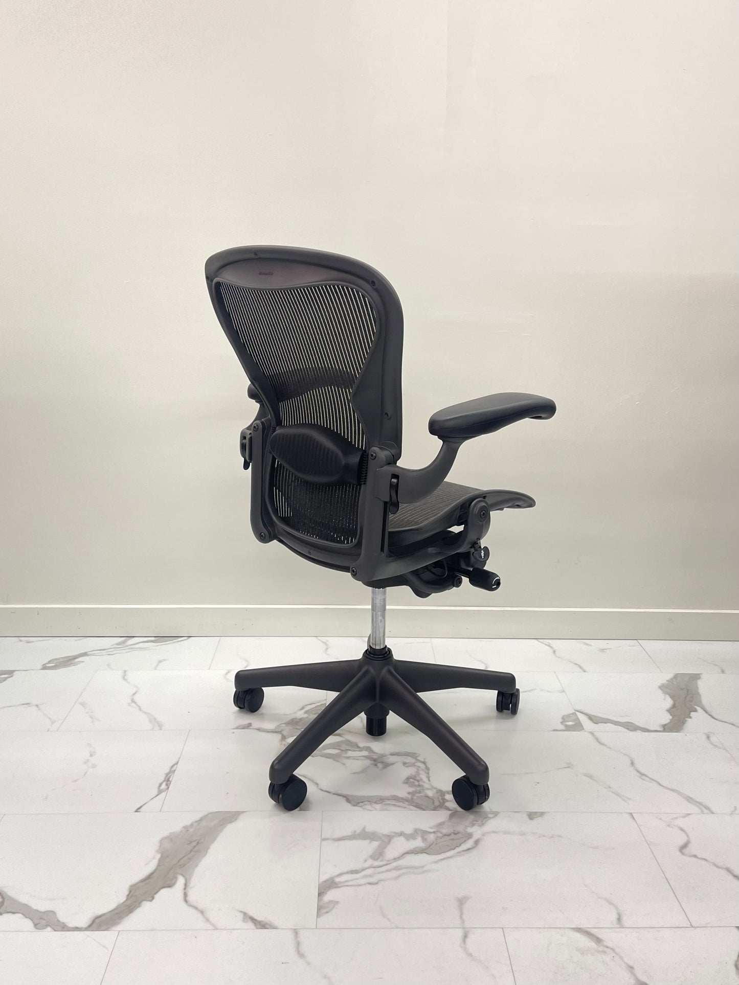 Like New Herman Miller Classic Aeron Chair Size B Fully Loaded