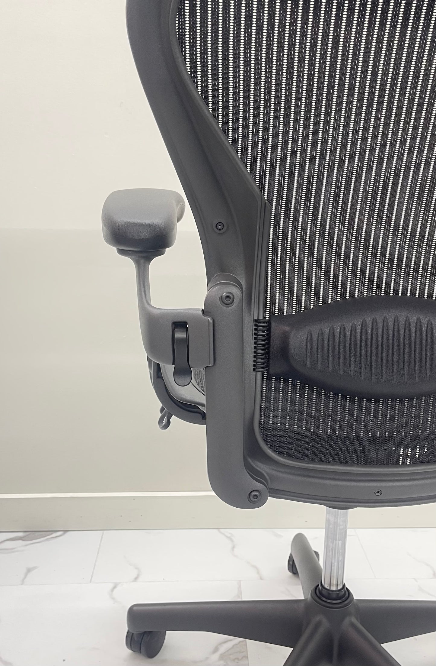 Like New Herman Miller Classic Aeron Chair Size B Fully Loaded