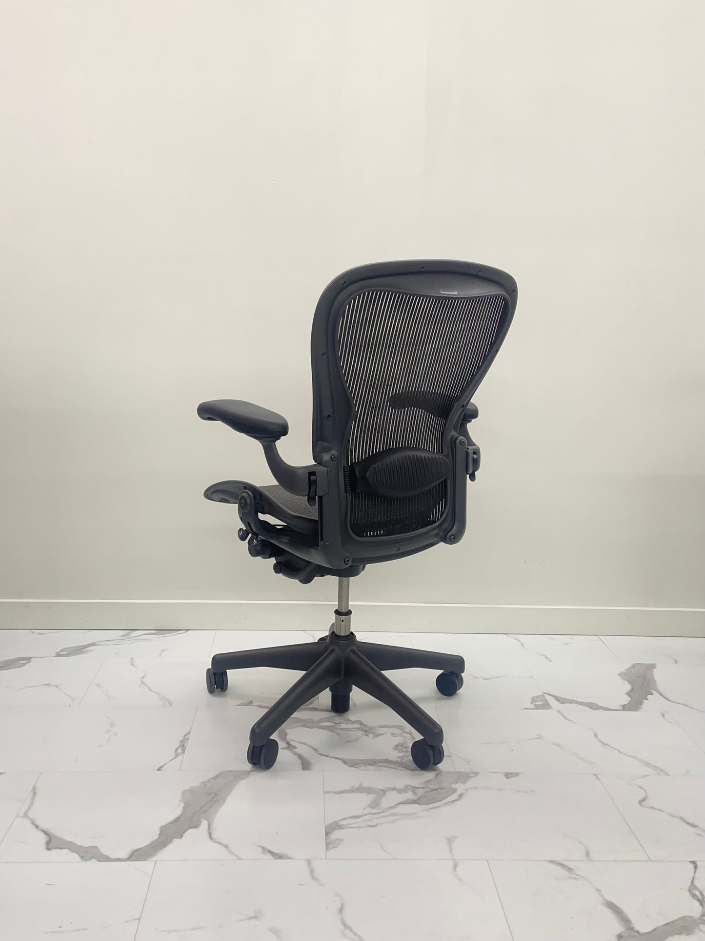 Like New Herman Miller Classic Aeron Chair Size C Fully Loaded