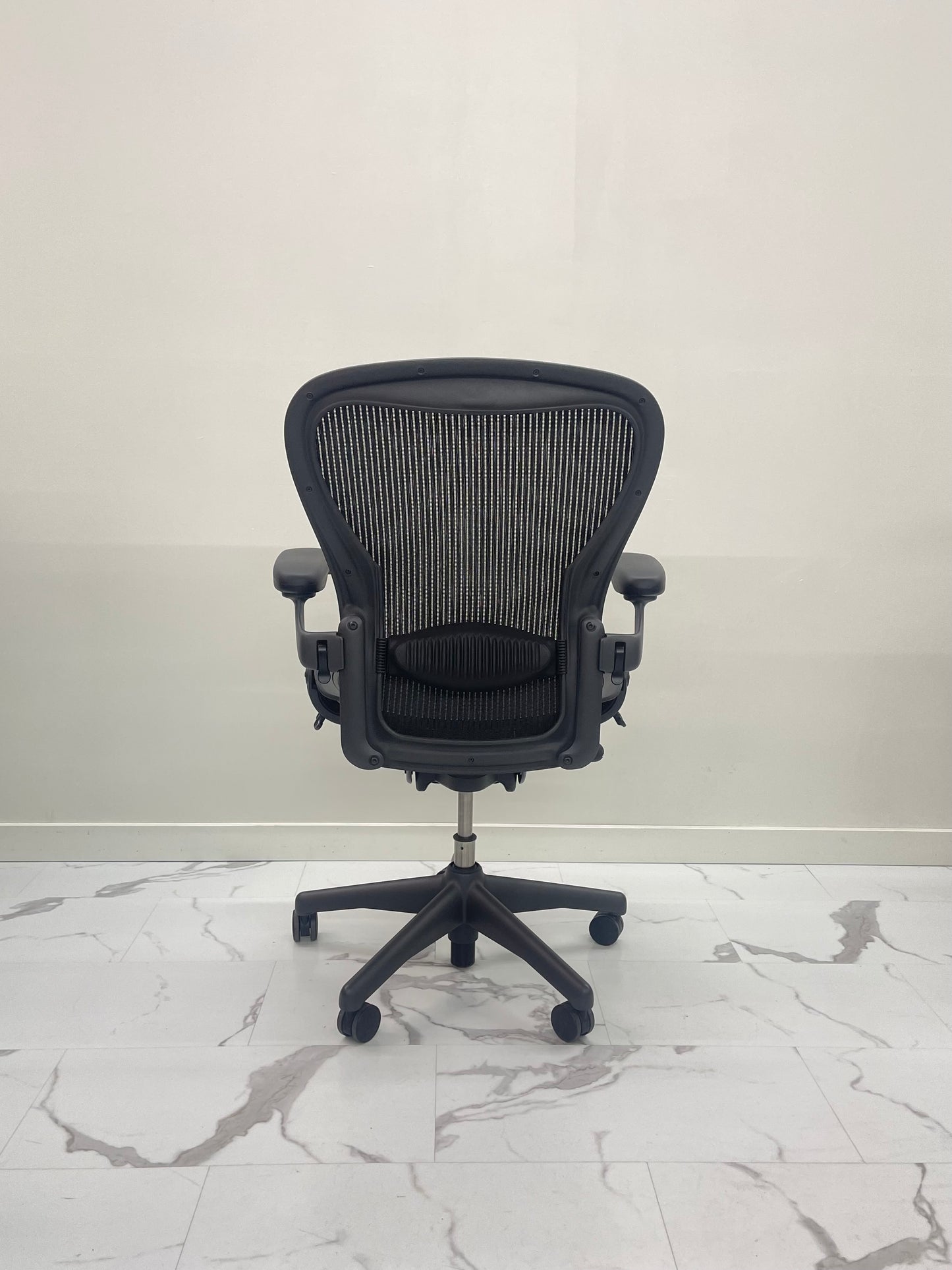 Like New Herman Miller Classic Aeron Chair Size C Fully Loaded