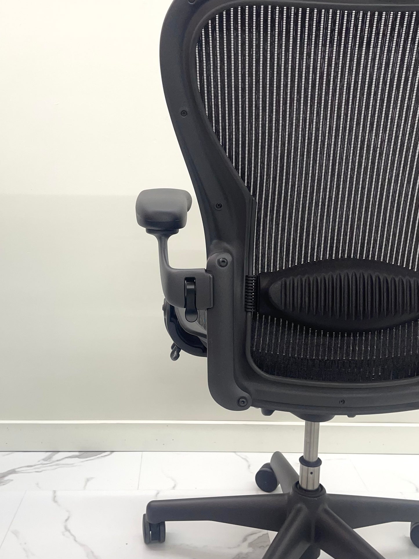 Like New Herman Miller Classic Aeron Chair Size C Fully Loaded