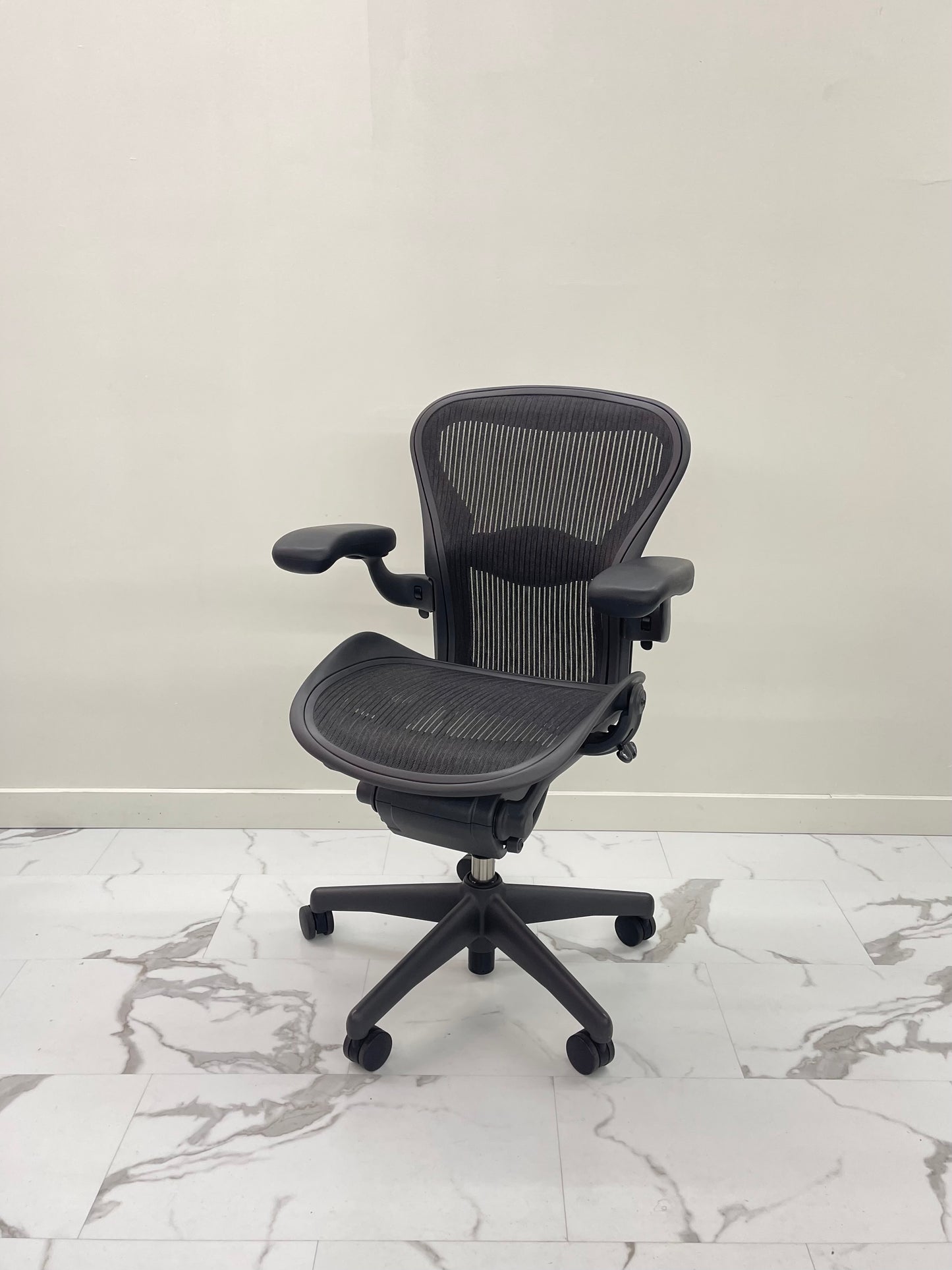 Like New Herman Miller Classic Aeron Chair Size A Fully Loaded