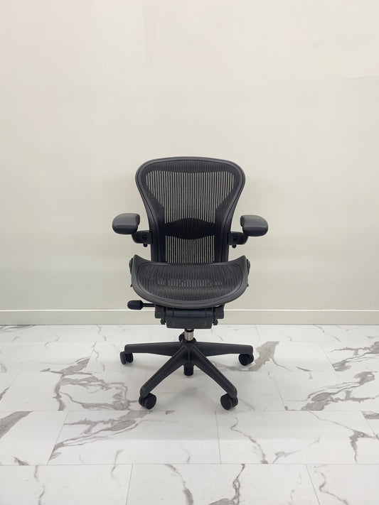 Like New Herman Miller Classic Aeron Chair Size A Fully Loaded