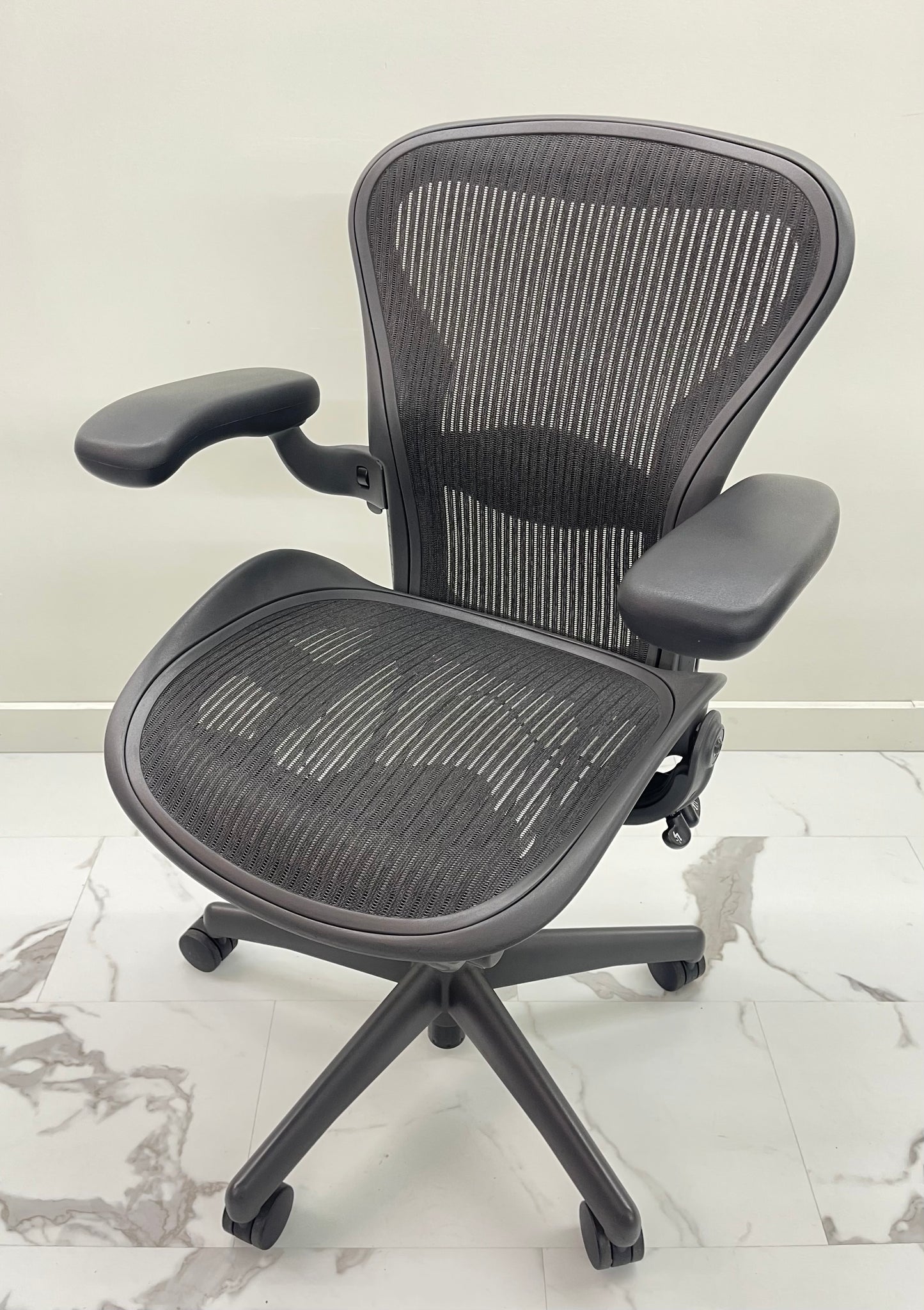 Like New Herman Miller Classic Aeron Chair Size A Fully Loaded