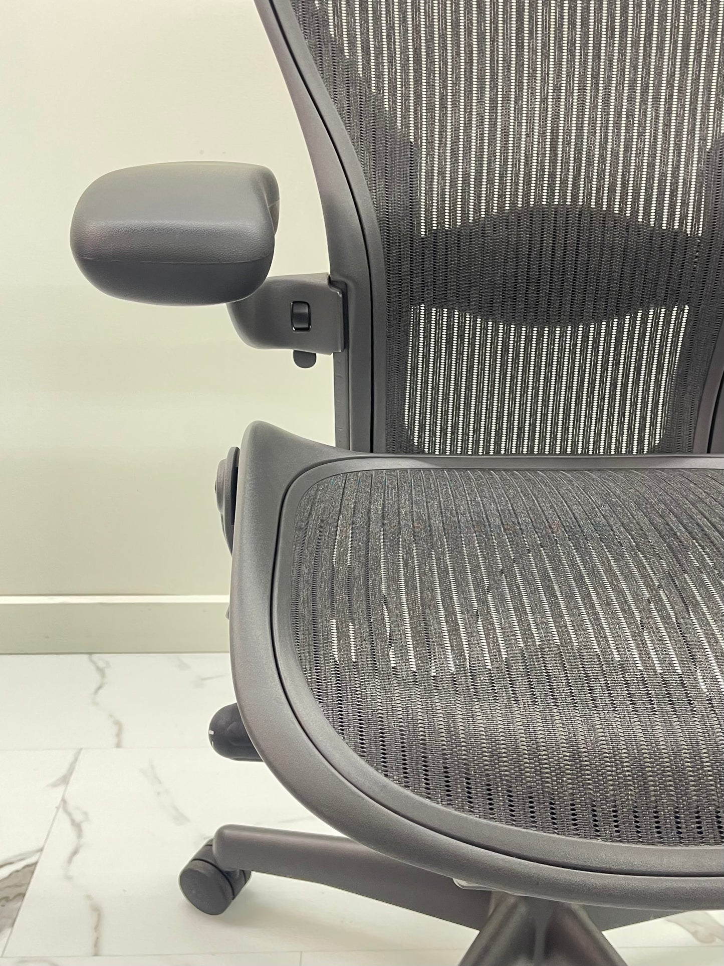 Like New Herman Miller Classic Aeron Chair Size A Fully Loaded